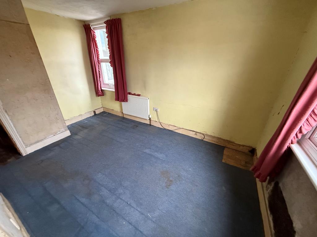 Lot: 125 - MID-TERRACE HOUSE FOR IMPROVEMENT - Rear Bedroom